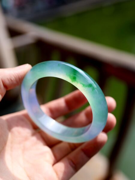 Tại Sao Phỉ Thuý Hoa Bay Lại Được Ưa Chuộng Đến Như Vậy?