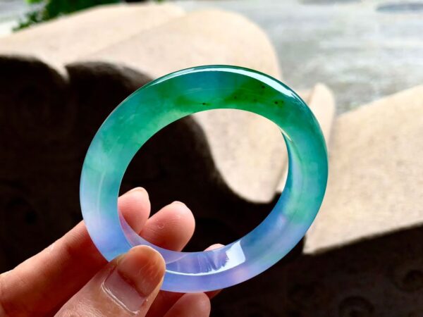 Tại Sao Phỉ Thuý Hoa Bay Lại Được Ưa Chuộng Đến Như Vậy?