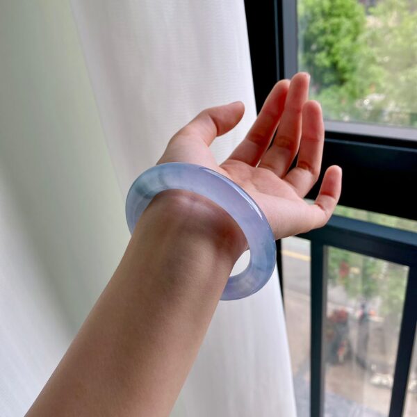 Tại Sao Phỉ Thuý Hoa Bay Lại Được Ưa Chuộng Đến Như Vậy?