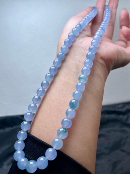 Tại Sao Phỉ Thuý Hoa Bay Lại Được Ưa Chuộng Đến Như Vậy?