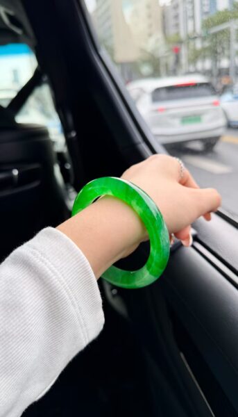 Tại Sao Phỉ Thuý Hoa Bay Lại Được Ưa Chuộng Đến Như Vậy?