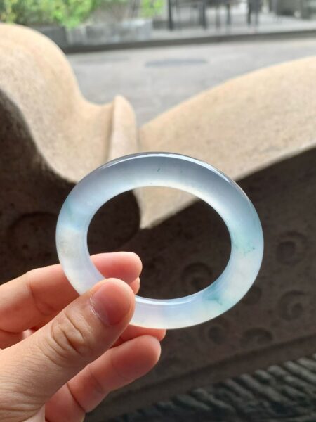 Tại Sao Phỉ Thuý Hoa Bay Lại Được Ưa Chuộng Đến Như Vậy?