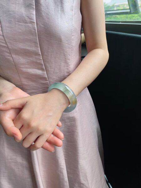 Tại Sao Phỉ Thuý Hoa Bay Lại Được Ưa Chuộng Đến Như Vậy?