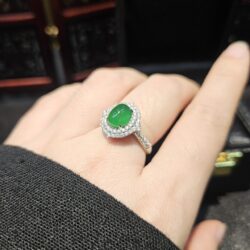 Nhẫn ngọc phỉ thuý xanh lục đế vương Nhẫn ngọc phỉ thuý xanh lục đế vương