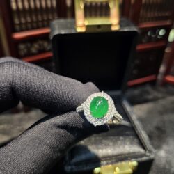 Nhẫn ngọc phỉ thuý xanh lục đế vương Nhẫn ngọc phỉ thuý xanh lục đế vương