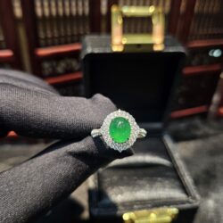 Nhẫn ngọc phỉ thuý xanh lục đế vương Nhẫn ngọc phỉ thuý xanh lục đế vương