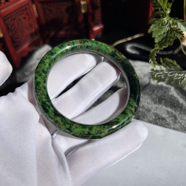 Ngọc Cẩm Thạch Sơn Thuỷ Là Gì? Tại Sao 90% Ngọc Sơn Thuỷ Trên Thị Trường Đều Qua Xử Lý ?