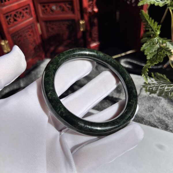 Ngọc Cẩm Thạch Sơn Thuỷ Là Gì? Tại Sao 90% Ngọc Sơn Thuỷ Trên Thị Trường Đều Qua Xử Lý ?