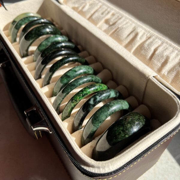 Ngọc Cẩm Thạch Sơn Thuỷ Là Gì? Tại Sao 90% Ngọc Sơn Thuỷ Trên Thị Trường Đều Qua Xử Lý ?