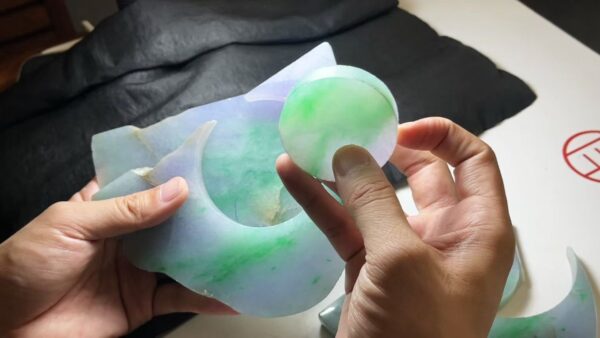 Có Phải Phỉ Thuý Có Lỗi, Vết Thì Không Thể Có Giá Cao Hay Không? Có Phải Phỉ Thuý Có Lỗi, Vết Thì Không Thể Có Giá Cao Hay Không?