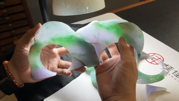 Có Phải Phỉ Thuý Có Lỗi, Vết Thì Không Thể Có Giá Cao Hay Không? Có Phải Phỉ Thuý Có Lỗi, Vết Thì Không Thể Có Giá Cao Hay Không?