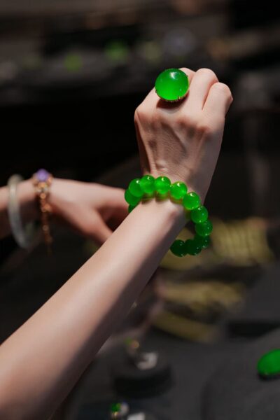 Mua phỉ thuý có bán lại được không? Phân biệt phỉ thuý trang sức và phỉ thuý tích sản có thể gia tăng giá trị.