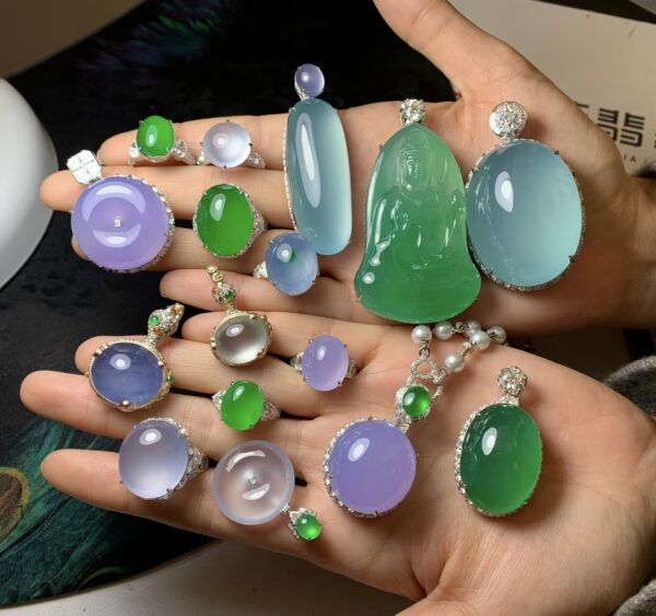 Mua phỉ thuý có bán lại được không? Phân biệt phỉ thuý trang sức và phỉ thuý tích sản có thể gia tăng giá trị.