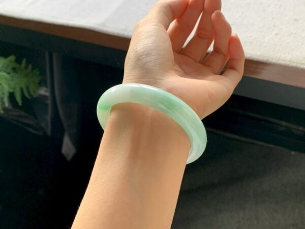 Mua phỉ thuý có bán lại được không? Phân biệt phỉ thuý trang sức và phỉ thuý tích sản có thể gia tăng giá trị.