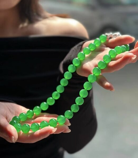 Mua phỉ thuý có bán lại được không? Phân biệt phỉ thuý trang sức và phỉ thuý tích sản có thể gia tăng giá trị.