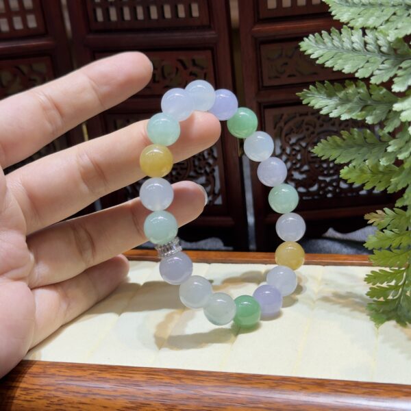 Mua phỉ thuý có bán lại được không? Phân biệt phỉ thuý trang sức và phỉ thuý tích sản có thể gia tăng giá trị.