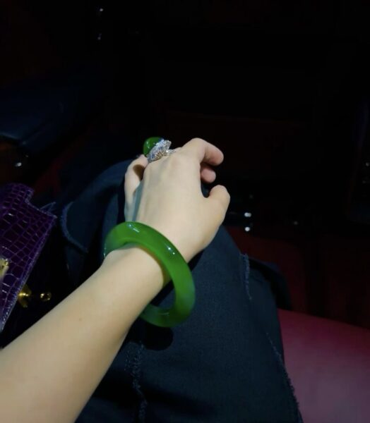 Mua phỉ thuý có bán lại được không? Phân biệt phỉ thuý trang sức và phỉ thuý tích sản có thể gia tăng giá trị.