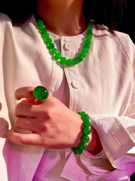 Mua phỉ thuý có bán lại được không? Phân biệt phỉ thuý trang sức và phỉ thuý tích sản có thể gia tăng giá trị.