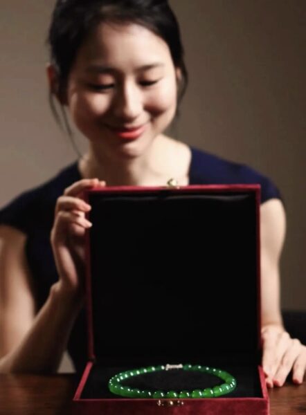 Ngọc Phỉ Thuý Có Thực Sự Đang Bị Thổi Phồng Giá Trị? Có Hay Không Kết Cục "Sập Thị Trường" Giống Như "Lan Đột Biến" Một Thời !!