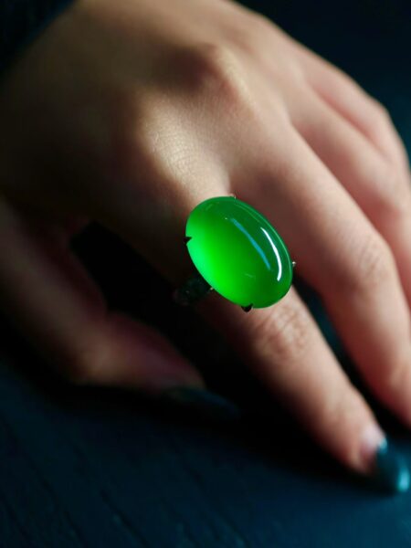 Ngọc Phỉ Thuý Có Thực Sự Đang Bị Thổi Phồng Giá Trị? Có Hay Không Kết Cục "Sập Thị Trường" Giống Như "Lan Đột Biến" Một Thời !!