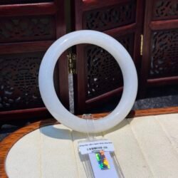 Vòng bản bạch ngọc Hoà Điền