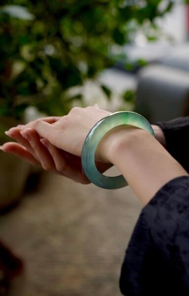 Hướng Dẫn Chọn Vòng Tay Phỉ Thuý Cho Người Mới "Nhập Môn" Hướng Dẫn Chọn Vòng Tay Phỉ Thuý Cho Người Mới "Nhập Môn"