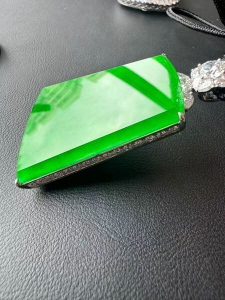 Myanmar và Guatemala : Vì Sao Không Nên Đánh Giá Chất Lượng Jadeite Chỉ Bằng Nguồn Gốc Địa Lý??? Myanmar và Guatemala : Vì Sao Không Nên Đánh Giá Chất Lượng Jadeite Chỉ Bằng Nguồn Gốc Địa Lý???