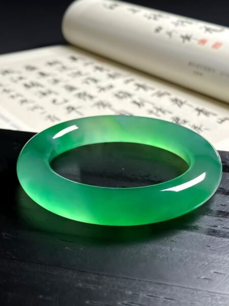 Vì Sao Phỉ Thuý Lại Đắt Giá? Những Tiêu Chí Đánh Giá Toàn Diện Của Phỉ Thuý Mà Người Chơi Nên Nắm Rõ Vì Sao Phỉ Thuý Lại Đắt Giá? Những Tiêu Chí Đánh Giá Toàn Diện Của Phỉ Thuý Mà Người Chơi Nên Nắm Rõ